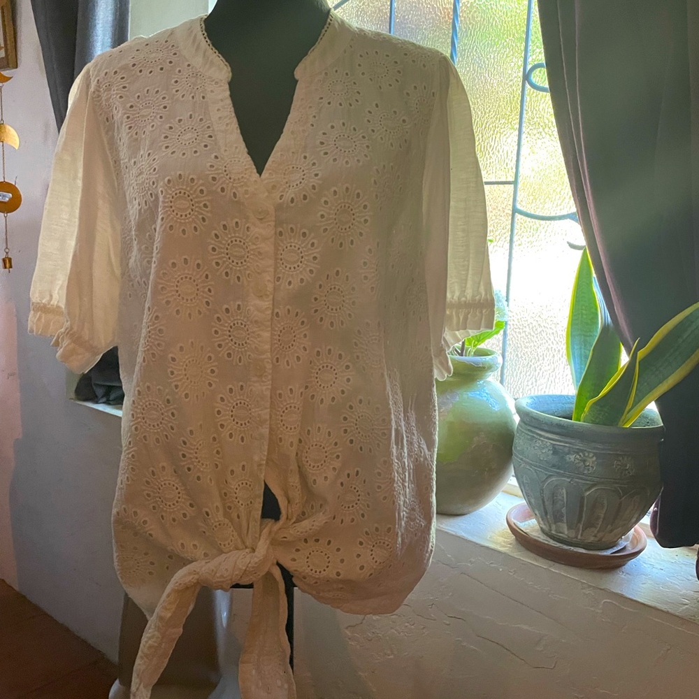 White tie at the bottom top - cotton